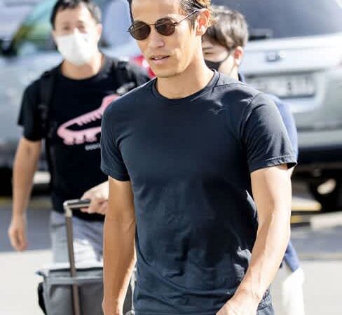 本田圭佑を待ち受ける“殺人タックル”の洗礼…新天地リトアニアの食事はなかなかグー