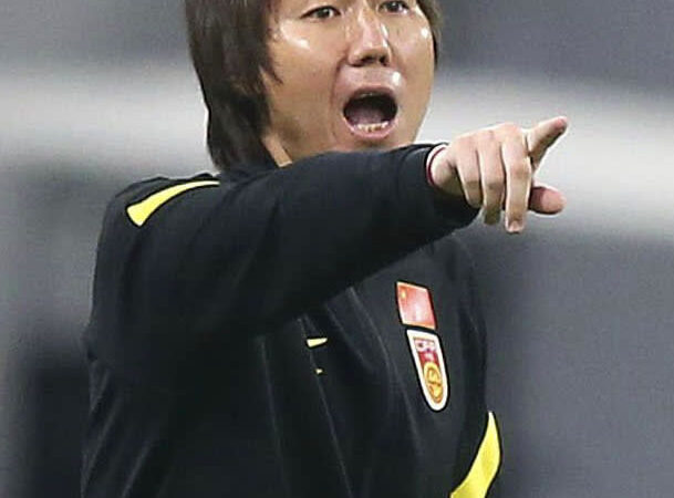 中国サッカー元監督に実刑20年