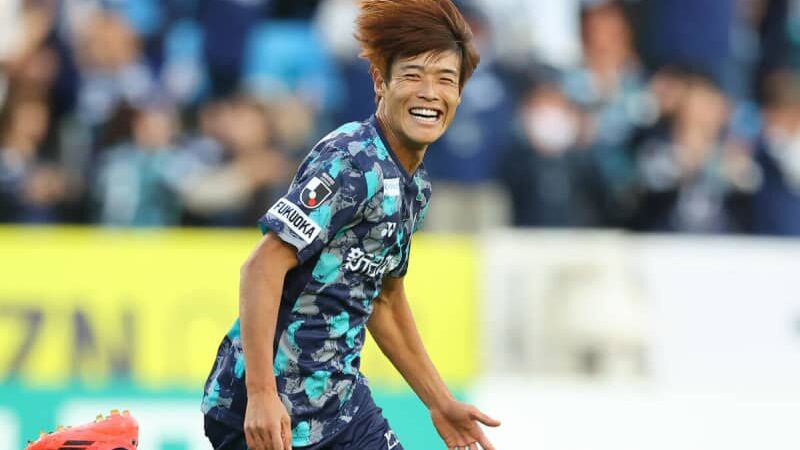 福岡が加入1年目からJ1全試合出場の岩崎悠人と契約更新！　シャドーやWBで活躍