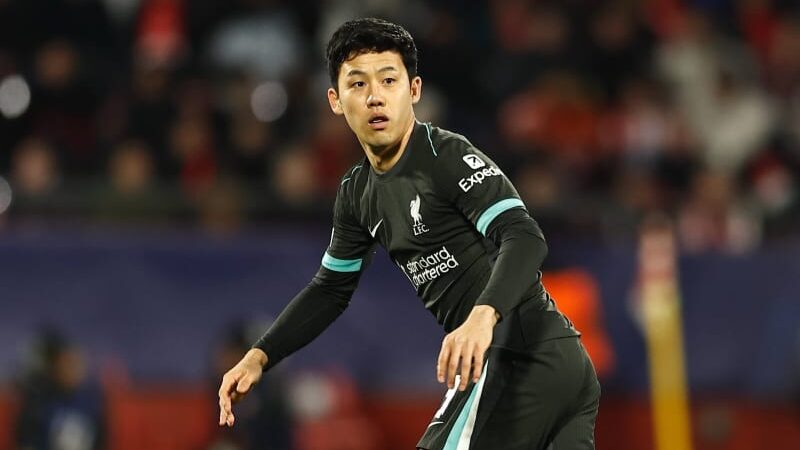遠藤航、サウサンプトン戦でサポーター選出の“POTM”に輝く　現地メディアもトップ評価「不慣れなポジションですばらしいパフォーマンス」