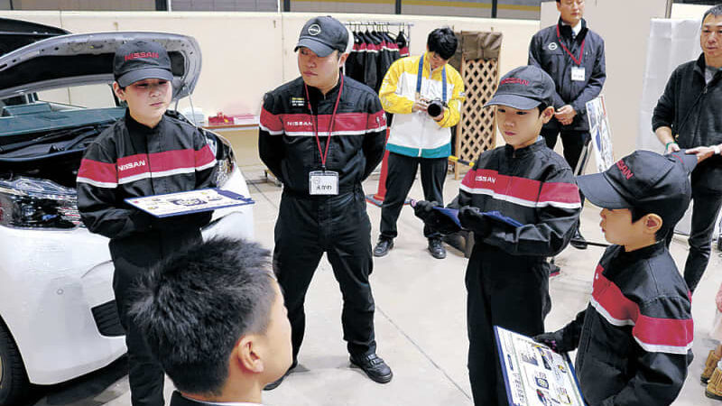 富山のお仕事、興味津々　富山で「こどもシゴト博」　親子千人、20団体体験
