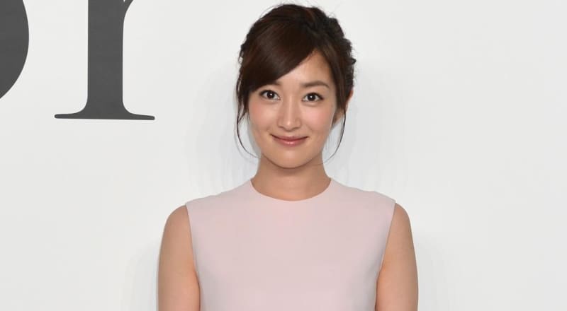 36歳の人気女優、夫である日本代表OBが秘話を明かす！「鏡の前とか、お店とか、駐車場とかで…」