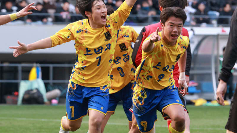 上田西が矢板中央を下しベスト8進出！ 守護神・牧野長太朗の試合開始早々PKセーブが流れを引き寄せる【全国高校サッカー選手権大会】