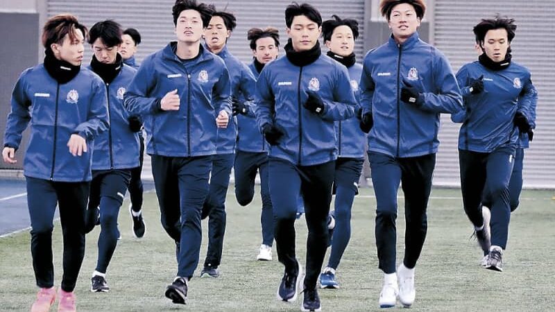 J2カターレ練習開始　騒がしい1年にしよう　J1昇格へ6位以内目指す