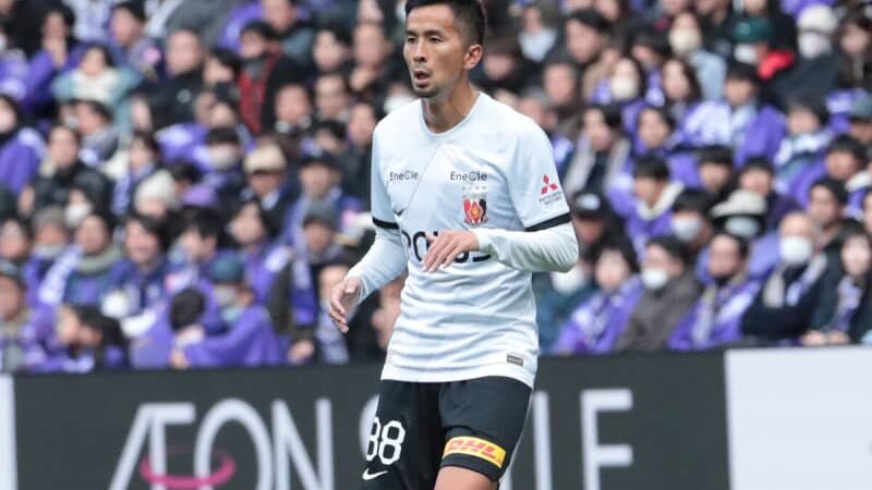 巻き返し誓う浦和が新体制発表！ 引退の興梠慎三が背負った「30」は前田直輝に決定、補強したマテウス・サヴィオは「8」、松本泰志は「6」