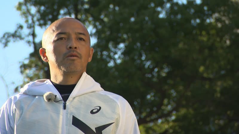 サッカー元日本代表の小野伸二 飛んできたボールをトラップしバスの窓を狙うミッションに挑戦『ウルトラマンDASH』