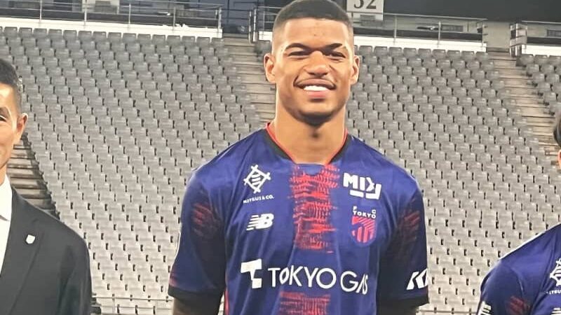 【FC東京】新加入FWマルセロ・ヒアン「目標は15ゴール以上」。味スタで新ユニフォーム姿を披露