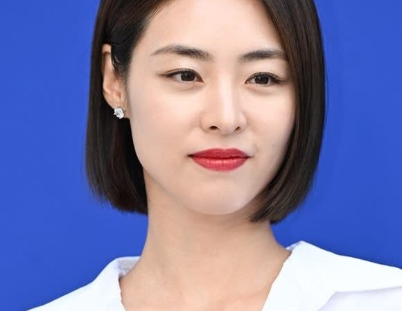 イ・ヨニ、出産後初の作品！演劇「花の秘密」出演の決め手は“共演者”