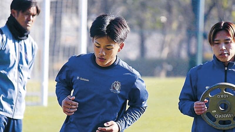 「いざJ2」カターレ高知キャンプ　高校選手権2位・亀田選手も合流