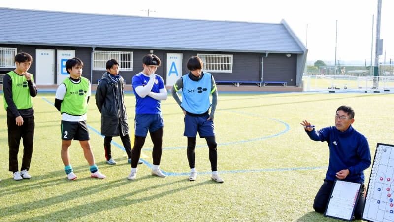 サッカー監督、公募で　プロ目指す「ブリュー佐賀」（鹿島市）人材求め新戦略　「機会求めている人にチャンスを」全国的にも珍しく