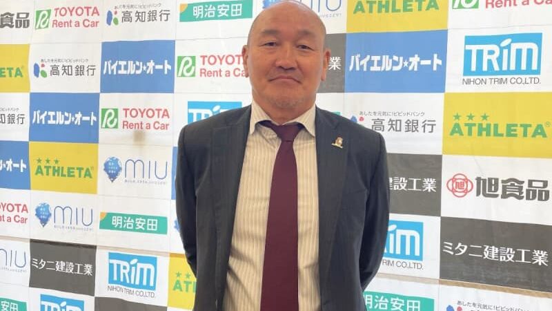 “強度と競争” J3参入高知の秋田豊新監督&松山強化部長が滲ませる覚悟「我々はJリーグで60番目のチーム」「選手たちにとってツラいプレシーズンだと思う」