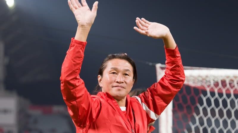 【浦和】野人復活! 岡野雅行氏が初代レッズ・ブランドアンバサダーに就任「世界一熱狂的クラブである浦和レッズをさらにより多くの人に愛してもらうため、そして仲間を一人でも多く増やして行くために、熱く、いや『暑苦しく』精いっぱい努めさせていただきます」