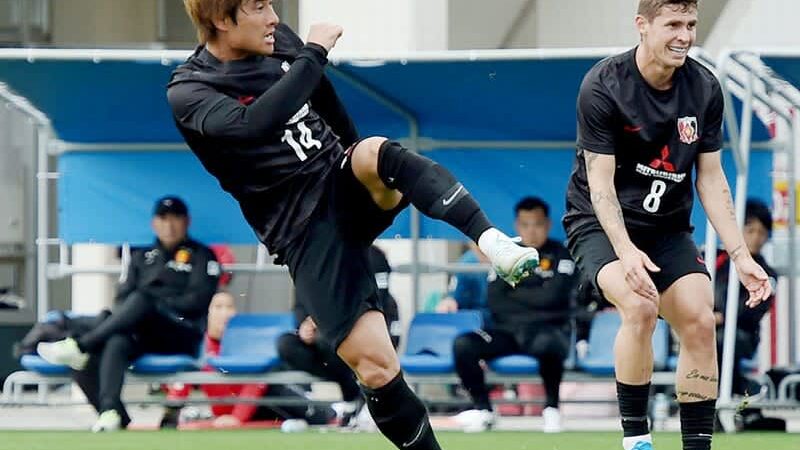 【J1浦和】沖縄合宿を打ち上げ　最終日はJ1名古屋と練習試合　合計スコアは5―6　長倉が複数得点