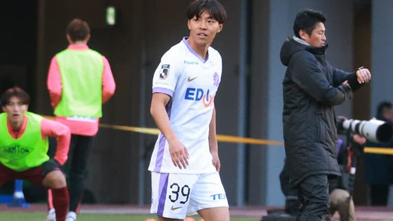 「頭の回転とプレーの質」を追い求めて、”今季最強軍団”のレギュラーを狙う！/中村草太（サンフレッチェ広島）【新しい景色へ導く期待の選手/vol.57】