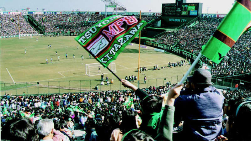 ＜あのころ＞甲子園球場でサッカー