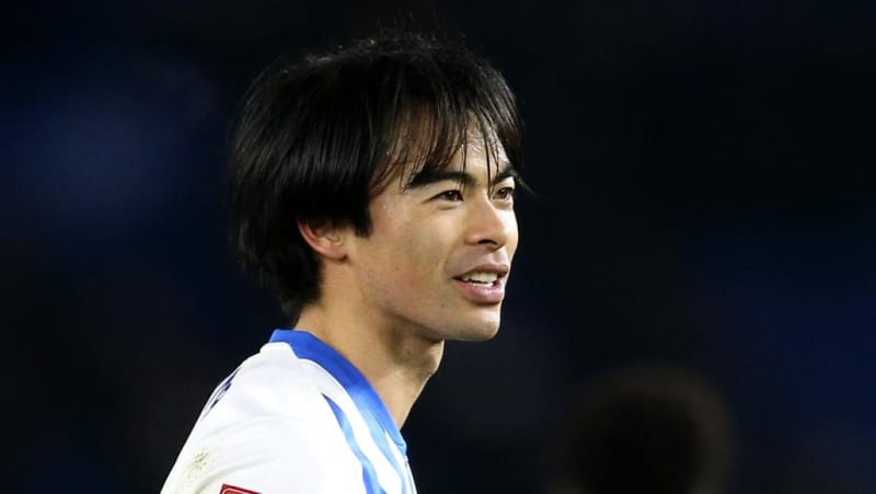 三笘薫と72歳日本人ファンの素敵な交流を世界最高峰のリーグが紹介！「泣ける…これぞサッカー」