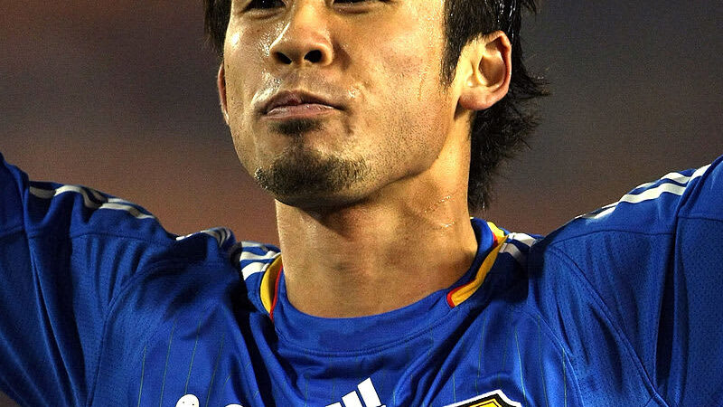 元日本代表の山瀬功治が現役引退「『山瀬功治』というサッカー選手は、妻と2人で作り上げたと言っても過言ではありません」