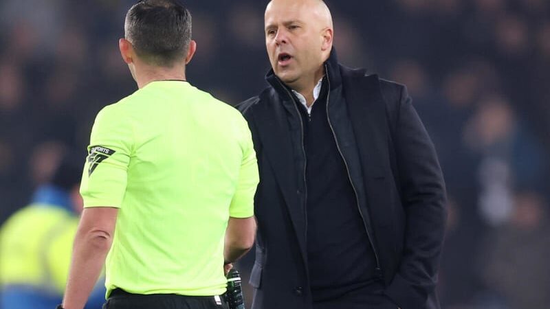 改善されなければ勝ち点剥奪も？ 目立つ監督と主審の衝突…元審判協会会長が言及「勝ち点の減点が実施される可能性もあるだろう」