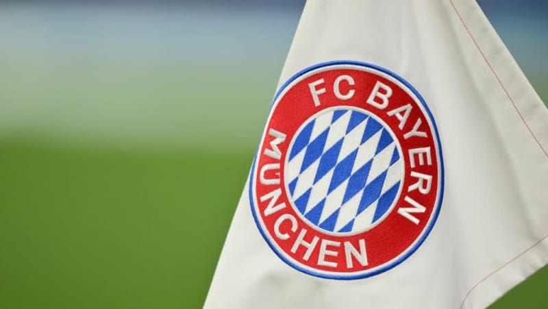 試合中の膝蹴りが原因で…バイエルン期待の18歳DFが死亡