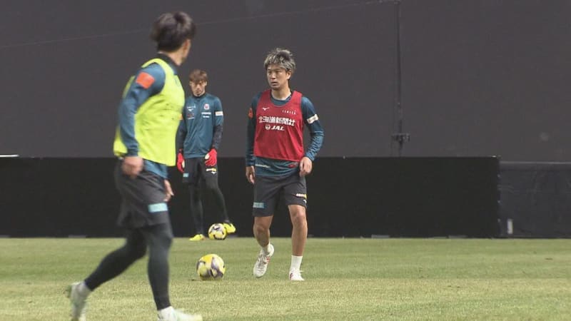 【コンサドーレ】宮澤裕樹を知る甲府のふたり “かつてのチームメート”大塚真司監督と”後輩”平塚悠知 今シーズン最長プレー”札幌のバンディエラ”との再会に特別な感情を抱く