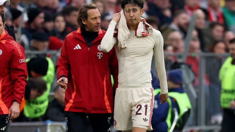 バイエルンの日本代表DF伊藤洋輝が中足骨骨折を再発…早々に今季終了、クラブSD「彼がどんな気持ちなのか、想像もつかない」