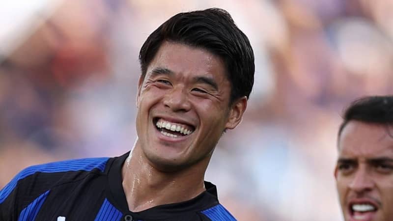 34歳の元日本代表DF、フォワードばりのポジションで海外でゴール！チームは首位独走