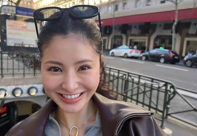 サッカー堂安律の美人妻、春らしいエレガントな装い大絶賛「すごく素敵なコーデ」「本当に可愛い」