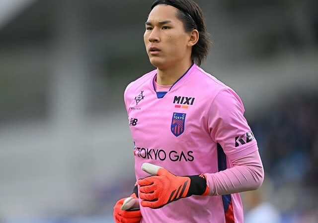 「やっちまったなー」「マジでどうした？」FC東京の守護神がまさかのミスで失点。足もとのボールを奪われる「チャレンジ失敗」の声