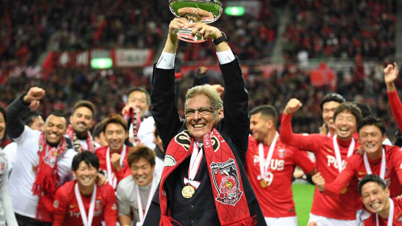 鹿島と浦和を率いたオズワルド・オリヴェイラ元監督、現役引退否定「電話が鳴るのを…」